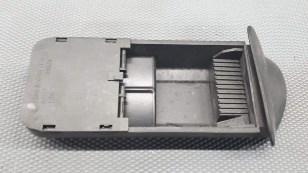 98ABA04810CFW popielniczka ford focus mk1 lift