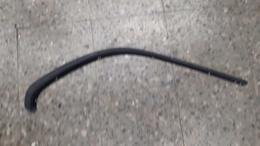 listwa prawy tyl bmw e46 kombi szyby tylnej bocznej