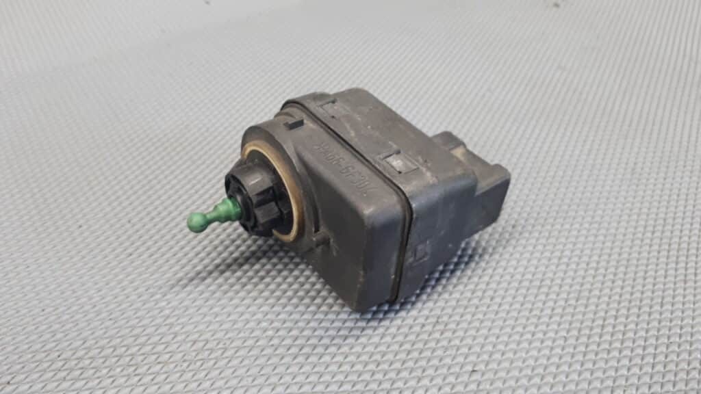 m7700840141 silniczek regulacji lampy Renault Megane