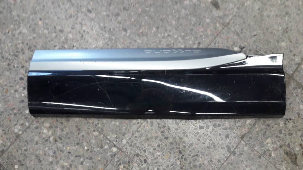 4M0853969B Listwa drzwi lewy tył AUDI Q7
