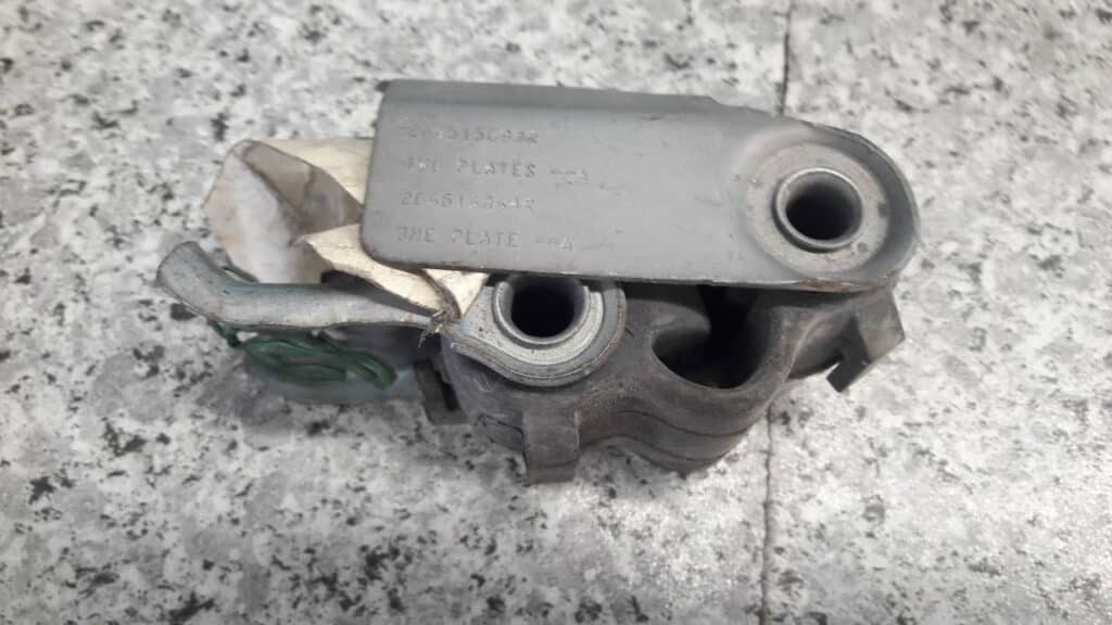 206516364r wieszak tlumika clio III lift