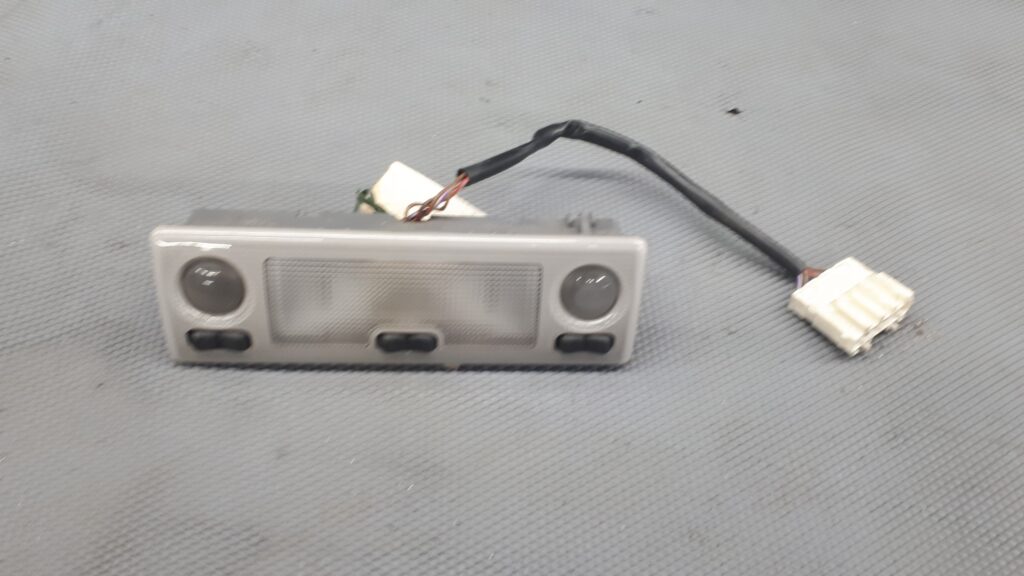 1387385 oswietlenie kabiny bmw seria 3 94r
