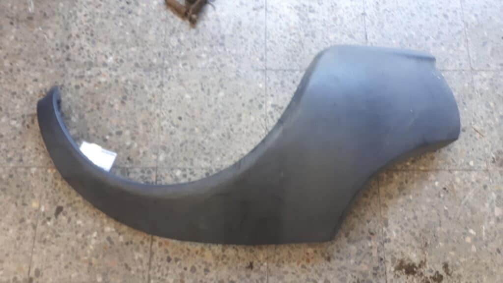97kb17864amw  Błotnik Prawy Zderzak Tył  Ford Ka I 1 96
