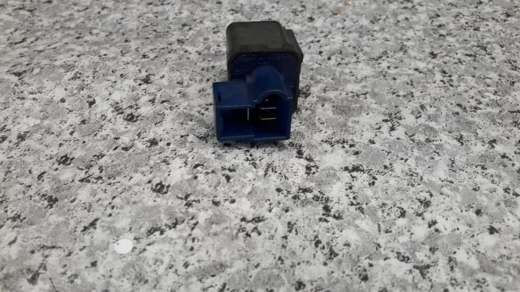 25630-c9960 przekaznik modul nissan primera 3pin