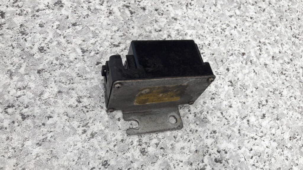 28890U7500przekaznik wycieraczek nissan sunny b11