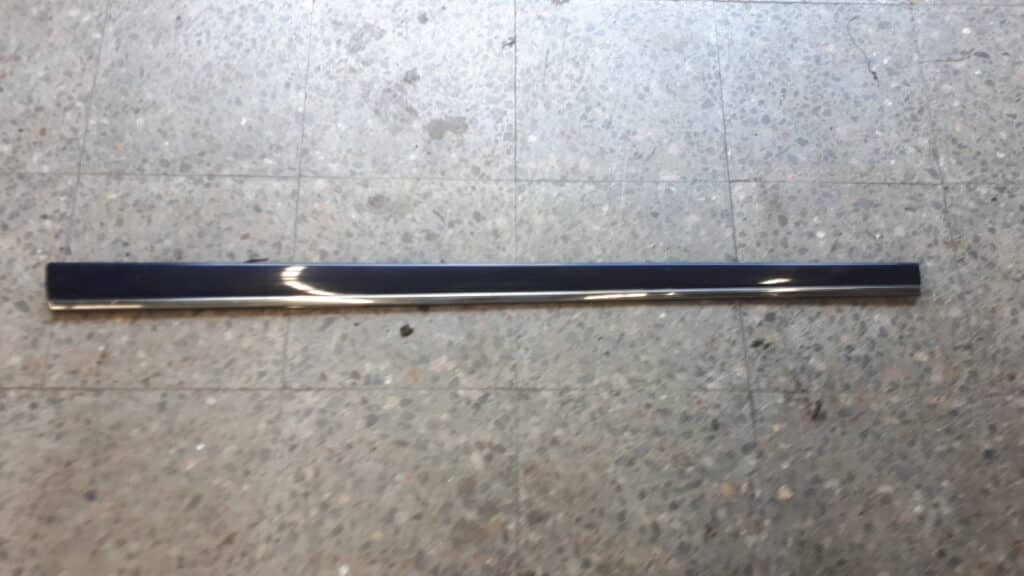 a2206900562 listwa drzwi lewy przód mercedes w220
