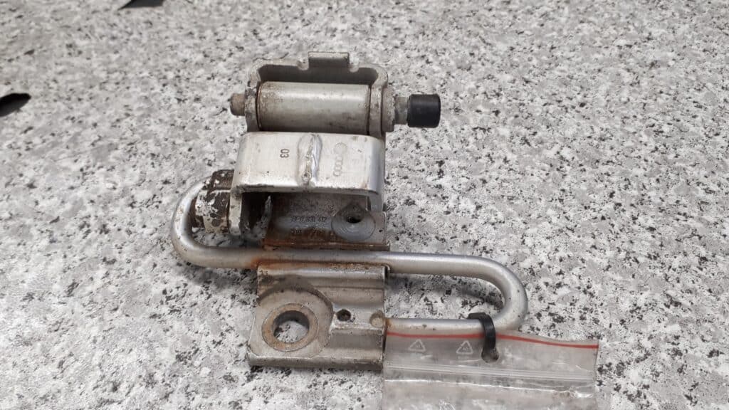 8E0831412 zawias drzwi prawy przód AUDI A3 8P LY7H