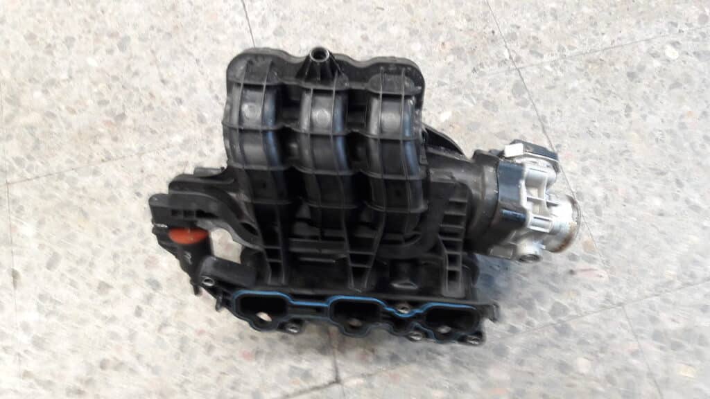 55493647 kolektor ssący Opel Karl 1.0 55kw