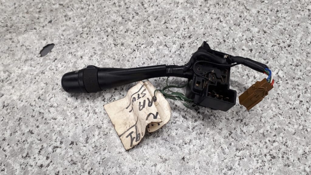2526080N00 przełącznik wycieraczek nissan primera p10