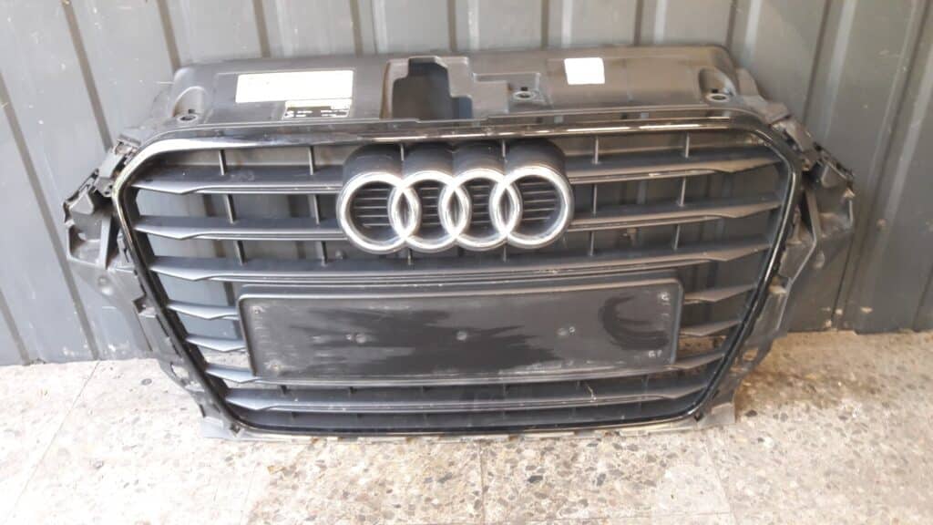 8V5853651A Atrapa grill audi A3 8V s-line