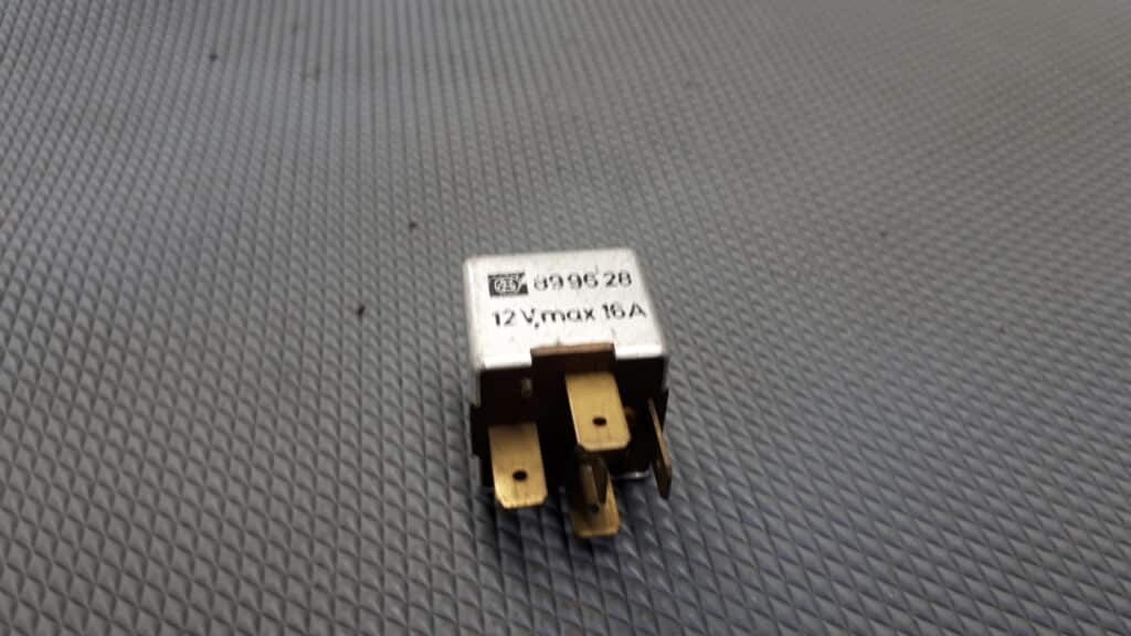 899628 Przekaznik volvo v70 940 944