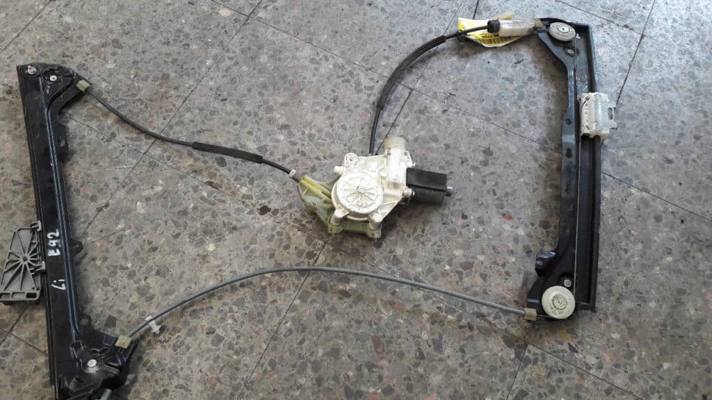 mechanizm szyby lewy przod e92