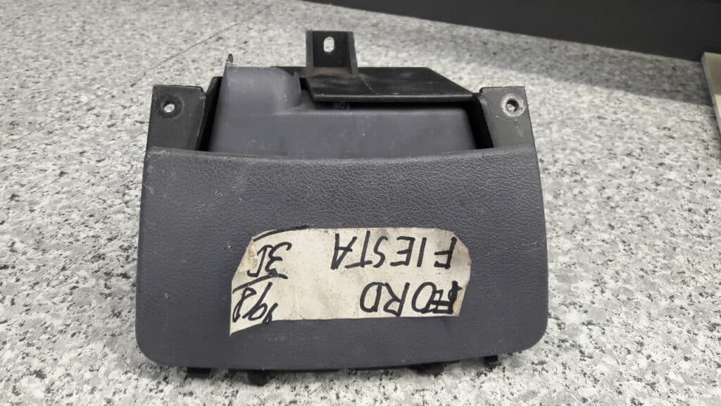 96fga04800 popielniczka ford fiesta mk4