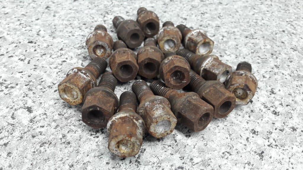 sruba felgi  opel