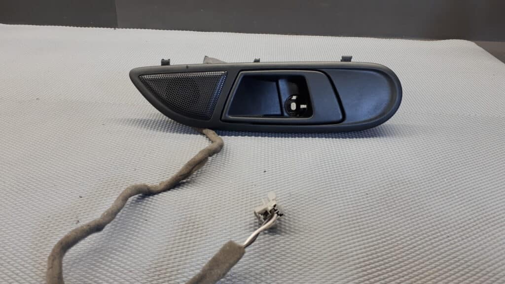 8A61-A22600-BFW Klamka prawy przód ford fiesta mk7