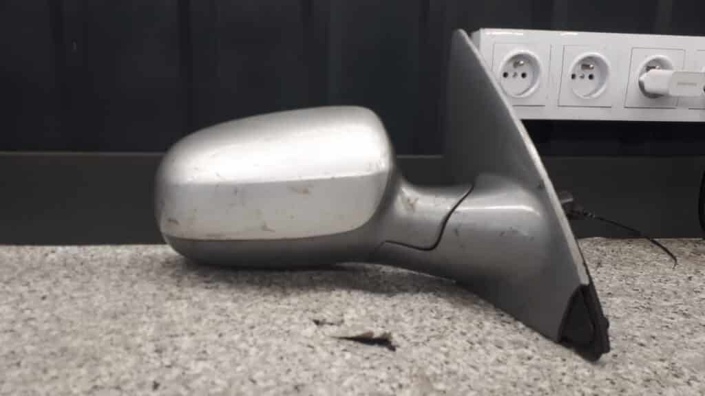 8062349 lusterko prawe opel corsa c manualne