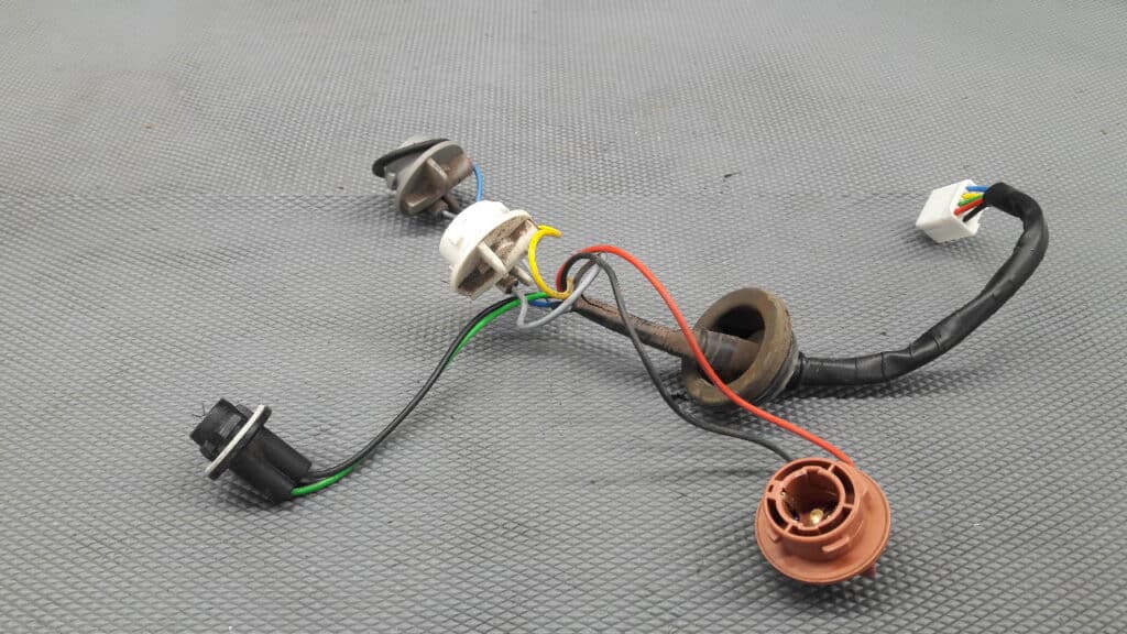 instalacja lampy prawy tyl Opel Karl