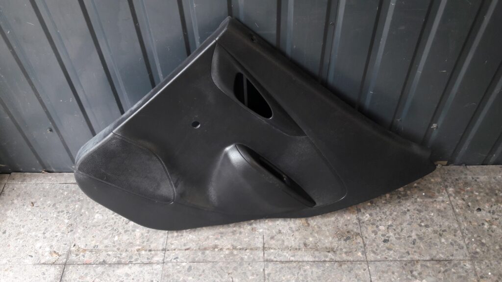tapicerka drzwi prawy tyl opel karl 1.0 55kw