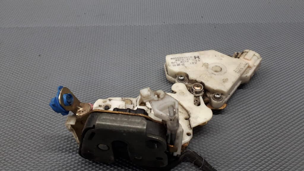8055289918 Zamek prawy przód almera n16 4pin