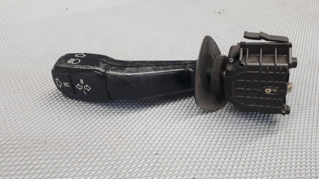 Przełącznik kierunkowskazów BMW E38 94-01R