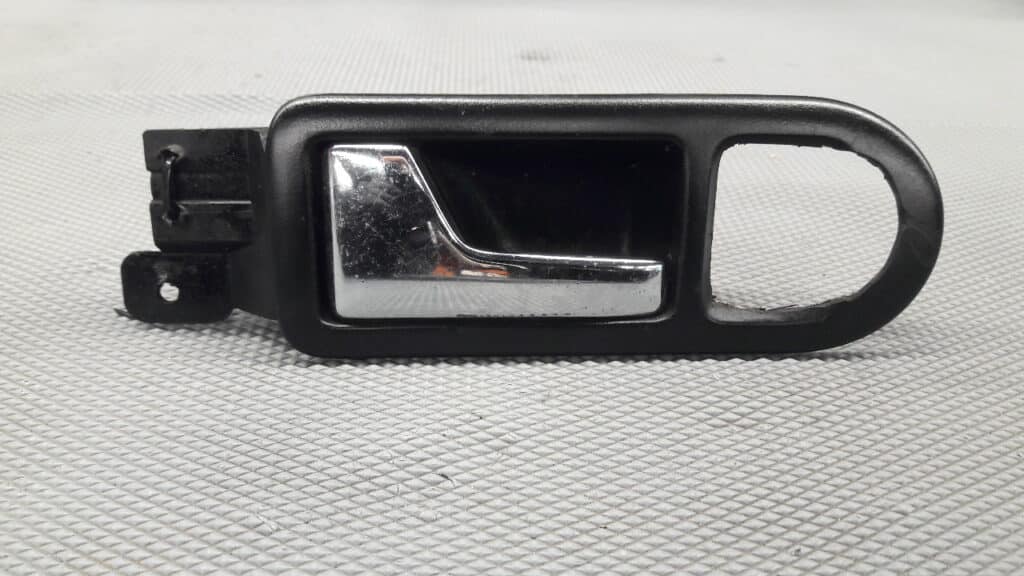 3b2837113 klamka wewnetrzna lewy tyl VW Golf IIV