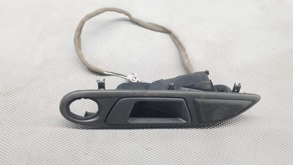 8A61-A22601AFW KLAMKA LEWY PRZOD FORD FIESTA MK7