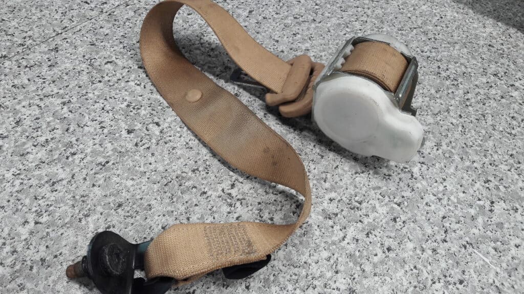 24469074 pas lewy tyl opel vectra c bezowy