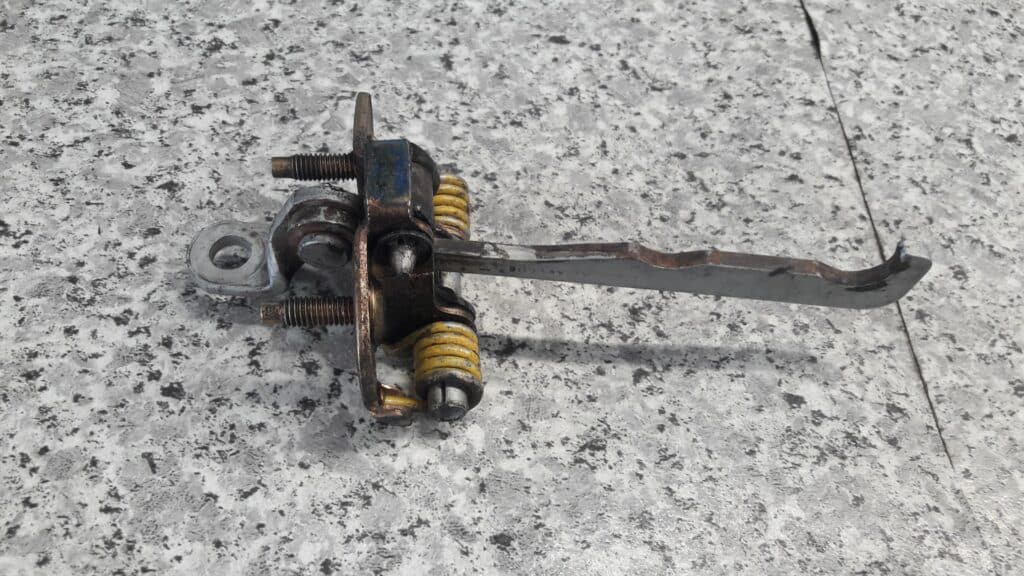B64AR ogranicznik drzwi  prawy RENAULT MEGANE I PRZ