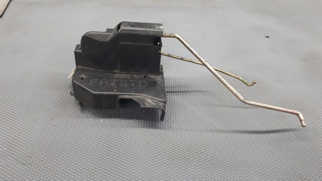 zamek prawy przod hyundai  GETZ 3D 04R