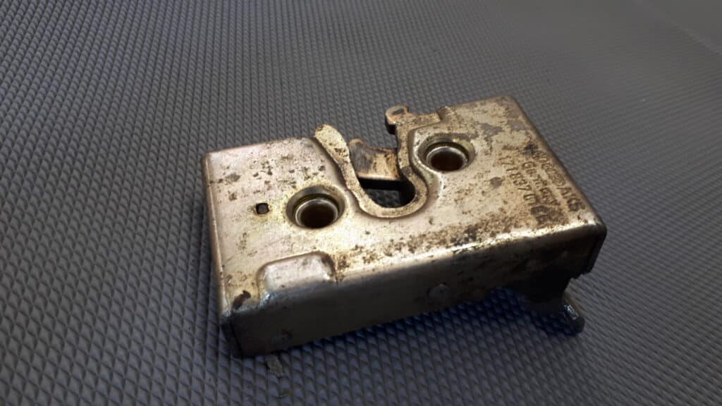 171837016e zamek drzwi prawy przod vw golf I