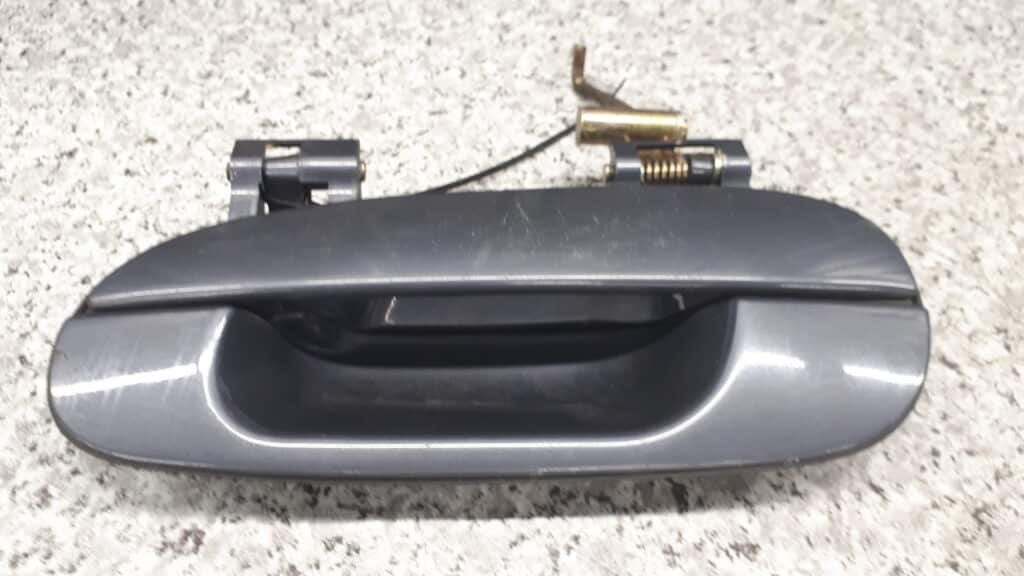 mb842819 klamka lewy tyl  mitsubishi galant V