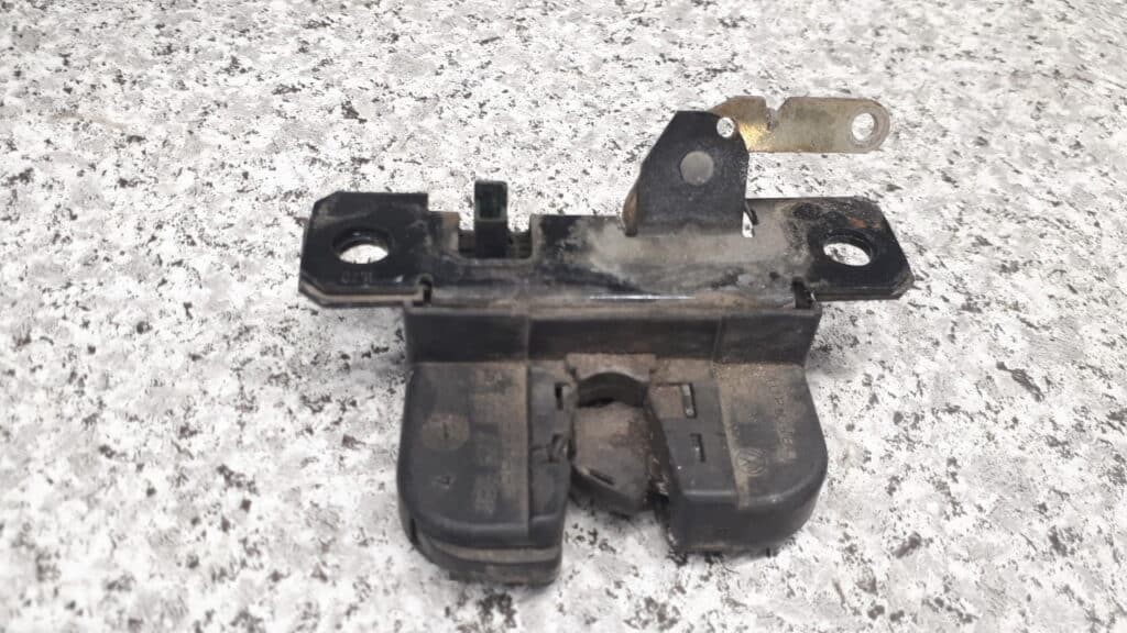 3b9827505c Zamek klapy Seat Leon I