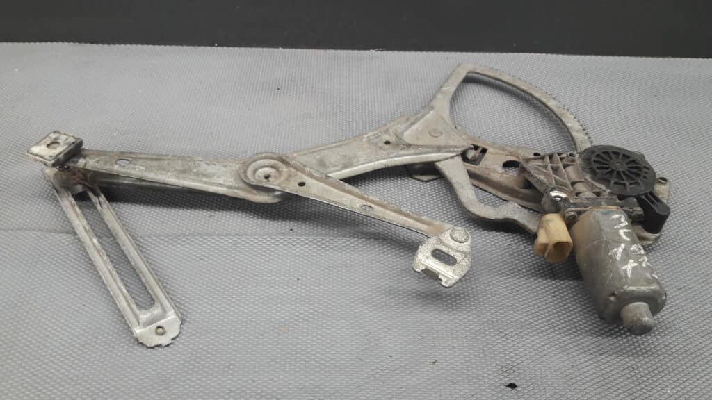 9137041105 mechanizm szyby prawy przod Mercedes w163