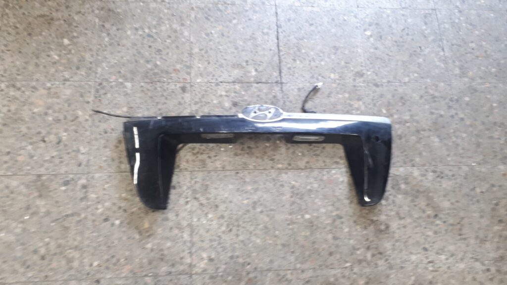87370-2E000 BLENDA KLAPY BAGAZNIKA HYUNDAI TUCSON