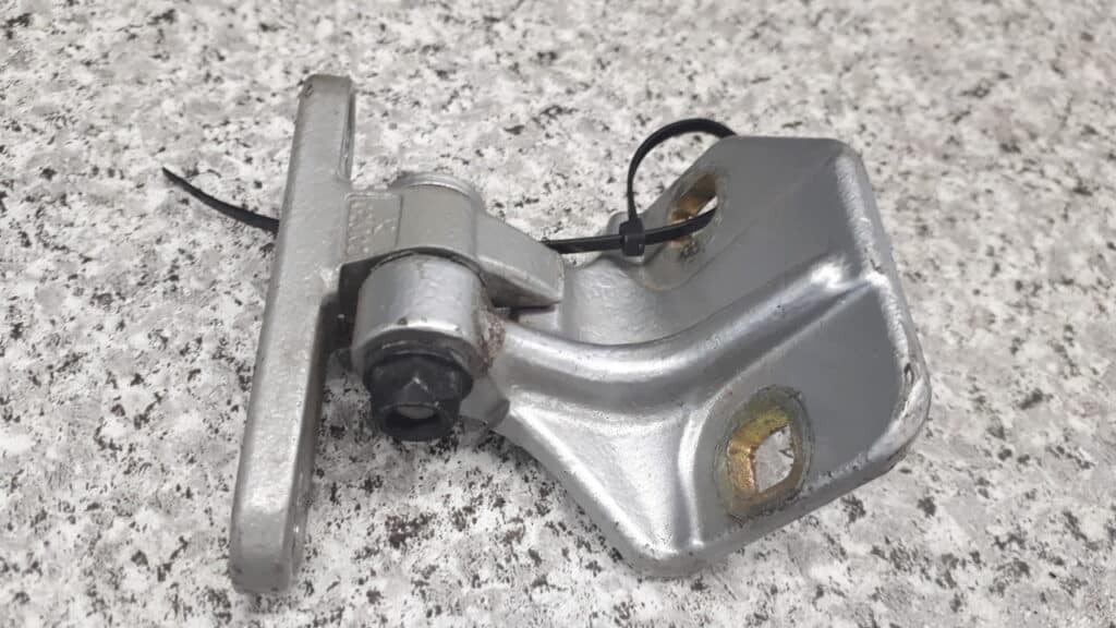zawias dolny drzwi prawy tyl mercedes w168