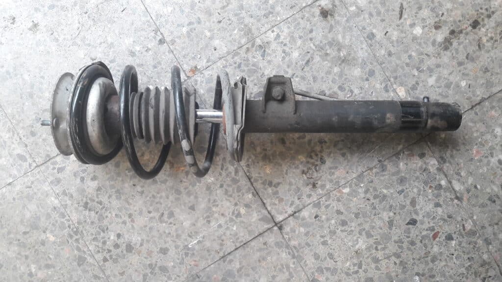 6750790 amortyzator prawy przód bmw e46 2.0d