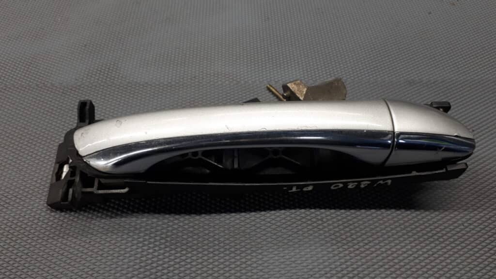 Klamka prawy tyl mercedes w220 99r