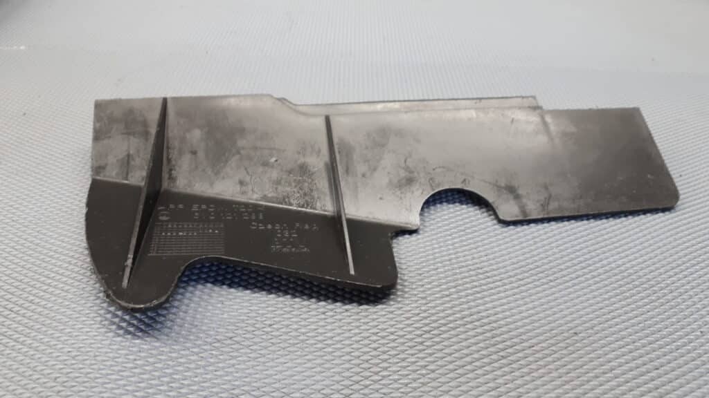 6Y0121283 Kierownica prowadnica powietrza fabia I
