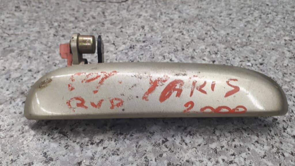klamka drzwi prawy przód TOYOTA YARIS VERSO