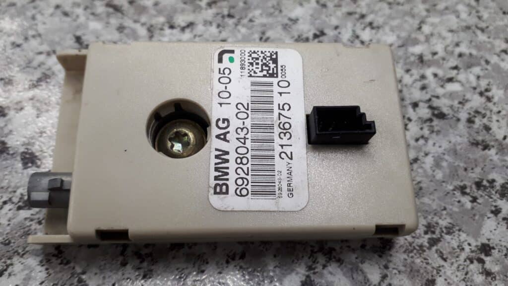 6928043 wzmacniacz antenowy BMW E60