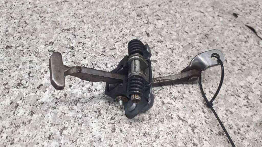 ogranicznik drzwi prawy tyl clio ii 1.9