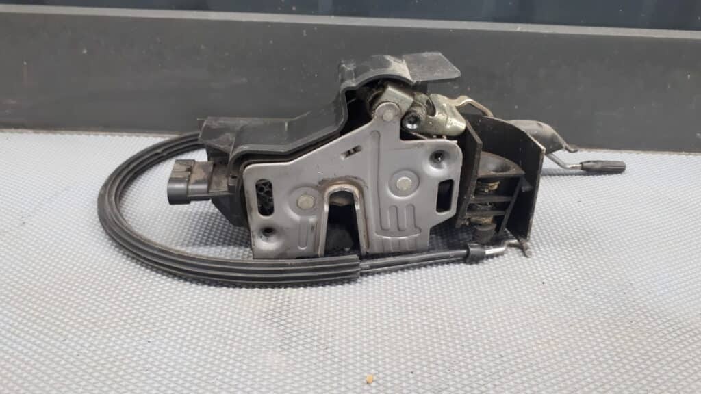 A1637202935 Zamek lewy przód mercedes ML W163