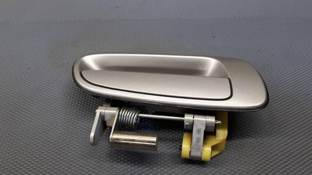 423130-10180 klamka drzwi prawy tyl prius srebrna