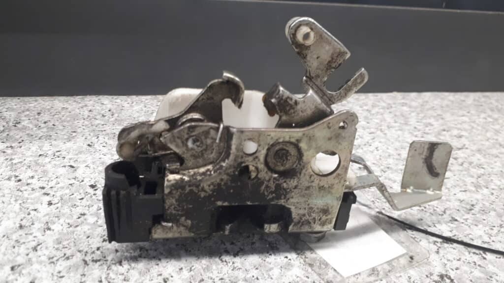 zamek drzwi prawy przod peugeot boxer i 2000r