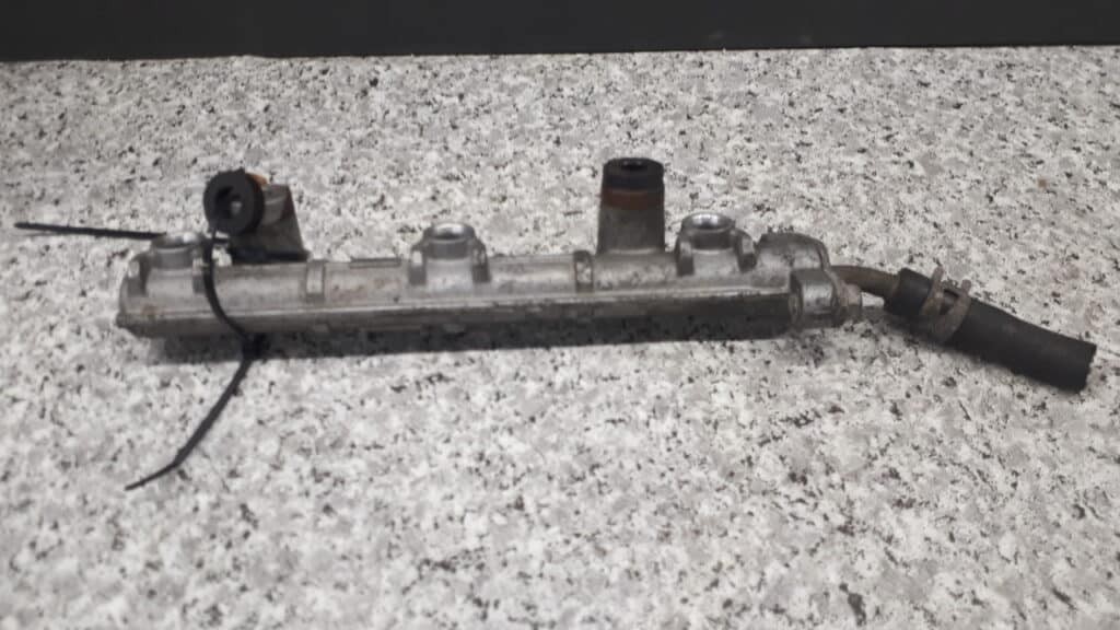 listwa wtryskowa daihatsu cuore vi 1.0b 03-07r