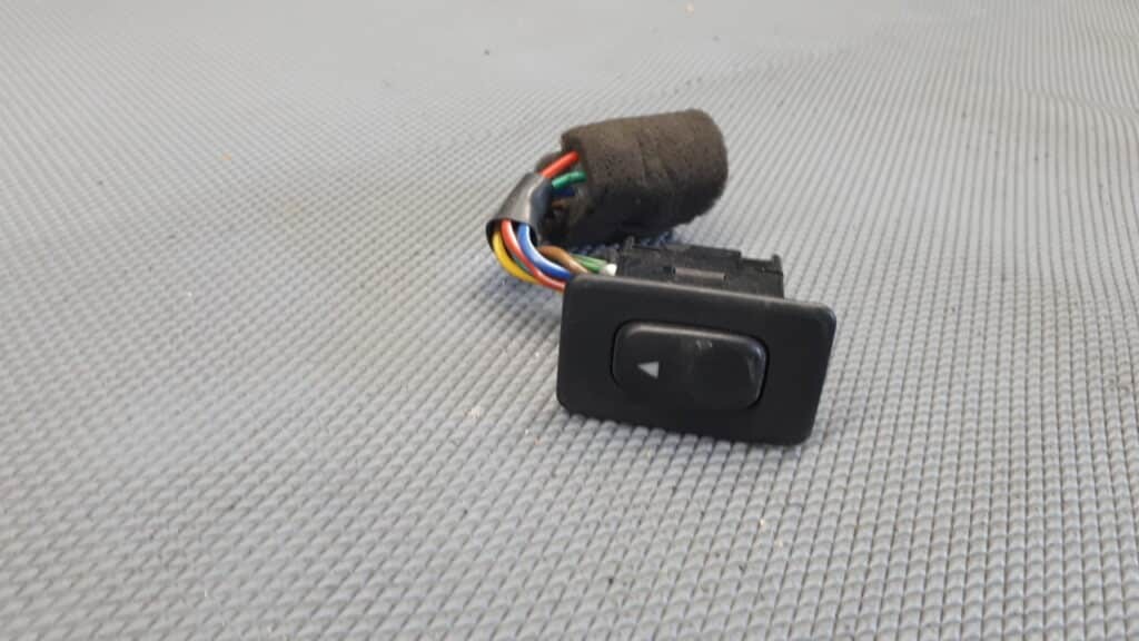 93580-28000 przełącznik szyby hyundai lantara I