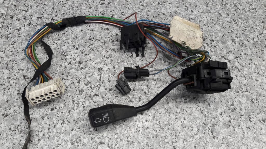 przelacznik kierunkowskazow bmw e32