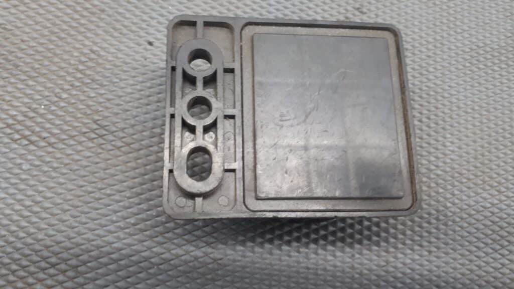 2853046G00 przekaznik nissan trano KOITO