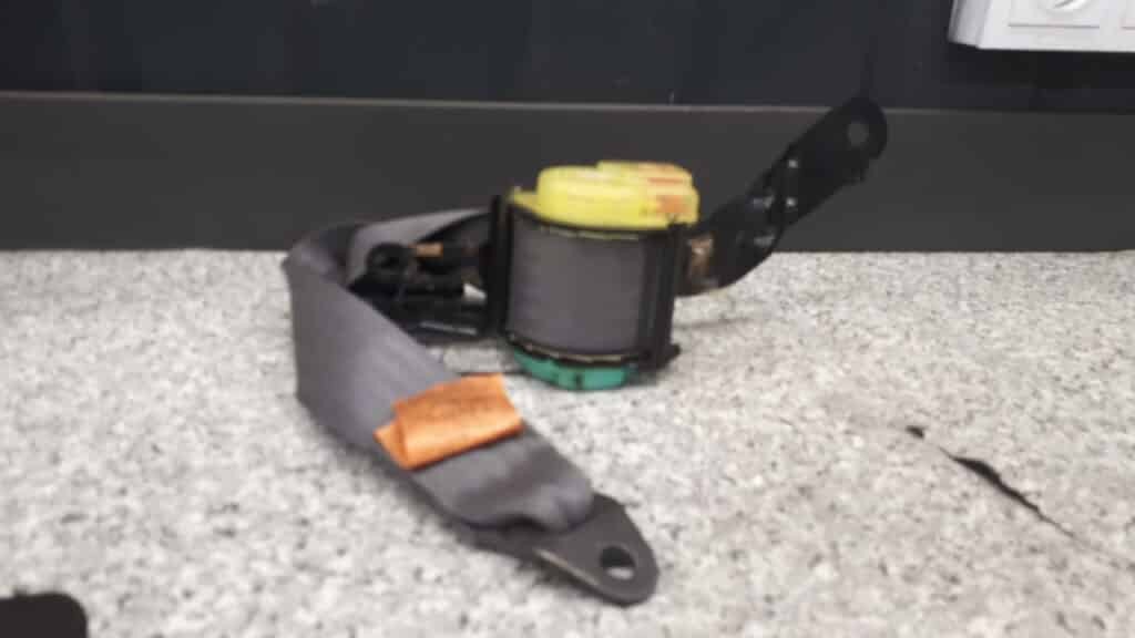 535622403 pas bezpieczenstwa lewy przod MAZDA MX3