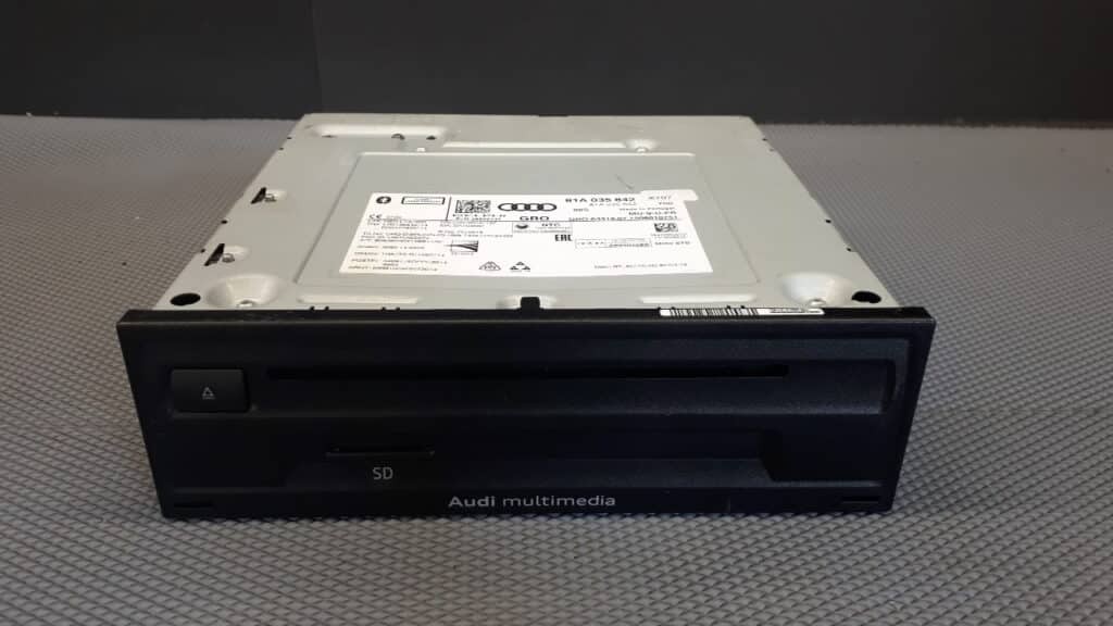 81A035842 Czytnik multimedia Audi Q2 A3